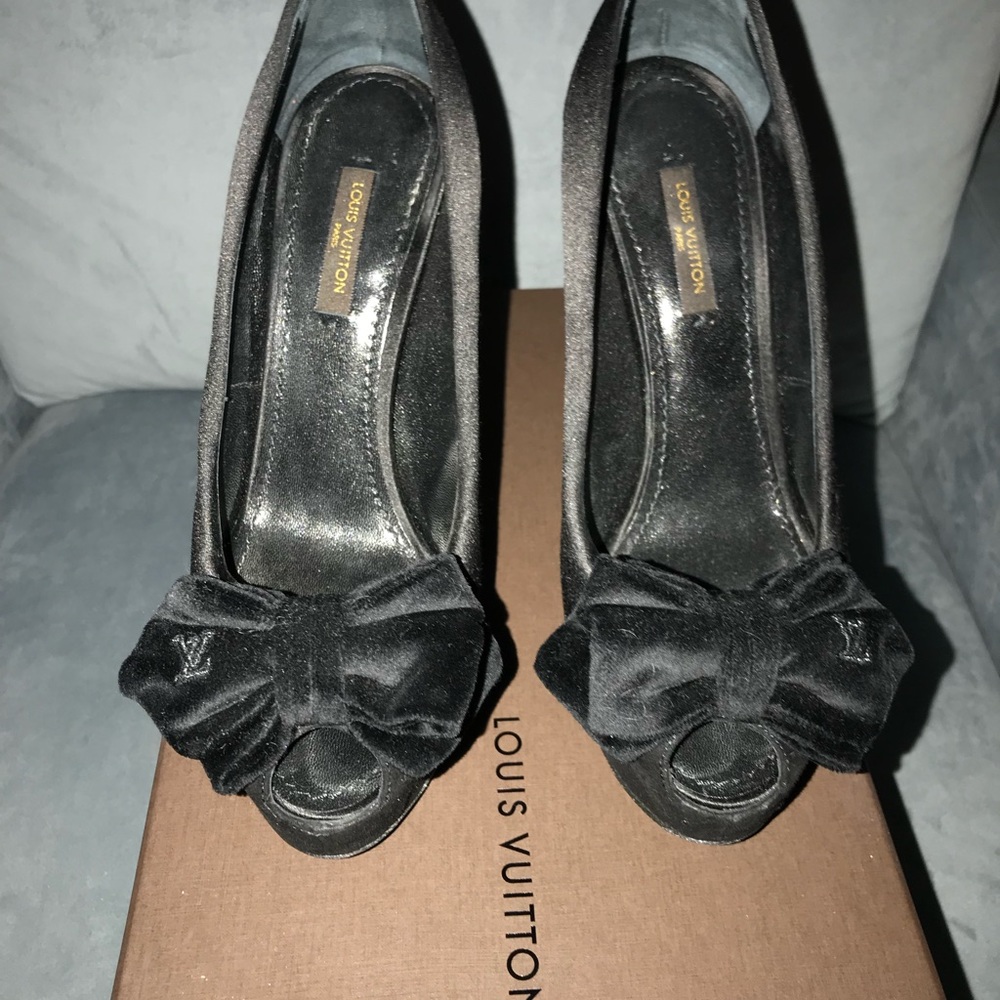 Louis Vuitton 37 black pumps shoes - Picture 2 of 6
